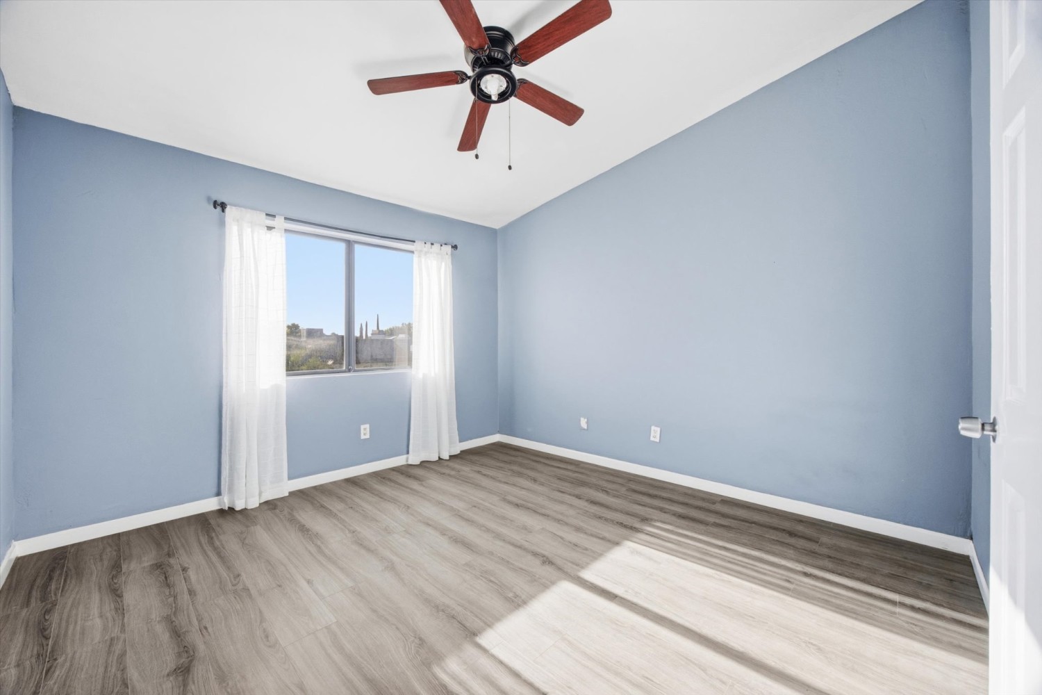 Elfyer - Bakersfield, CA House - For Sale