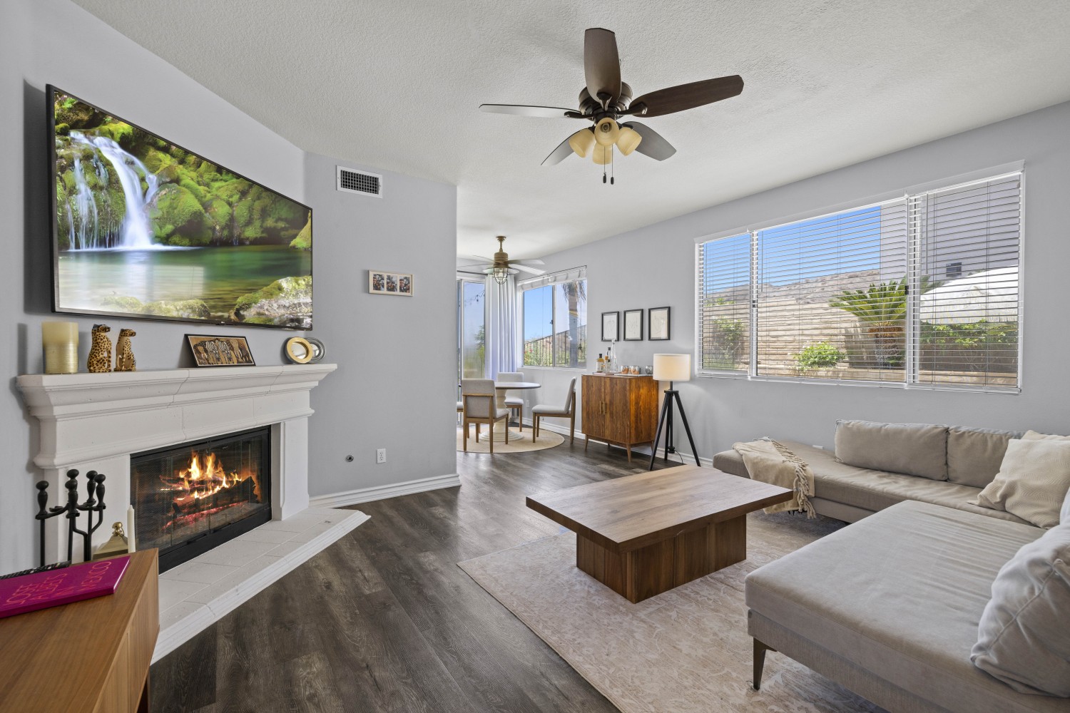 Elfyer - Santa Clarita, CA House - For Sale
