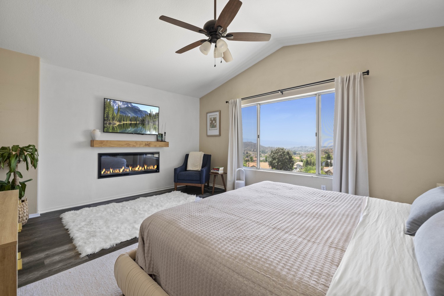 Elfyer - Santa Clarita, CA House - For Sale