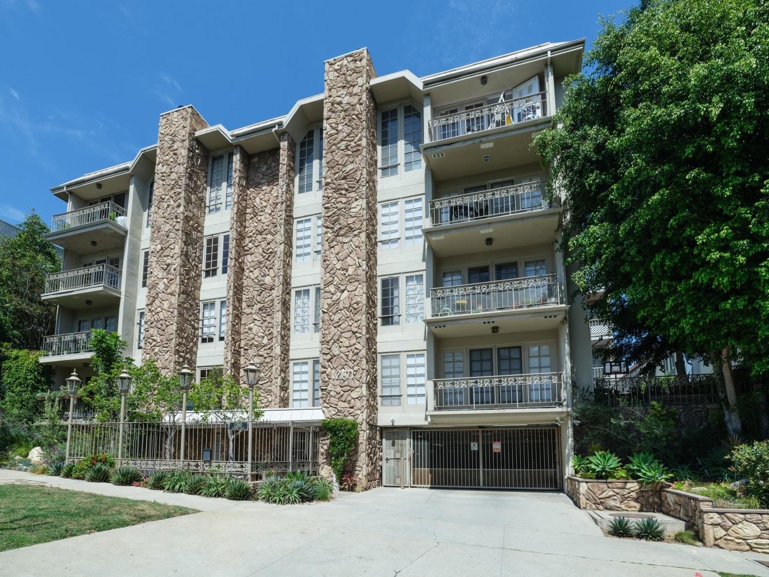 Elfyer - Los Angeles, CA House - For Sale