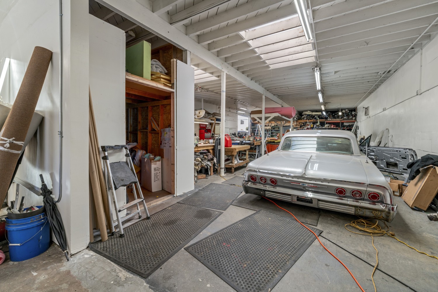 Elfyer - Lawndale,  House - For Sale