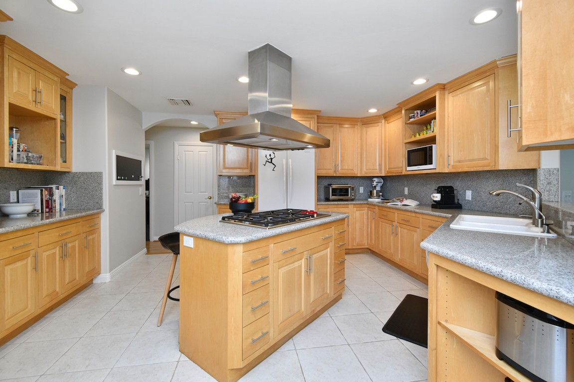 Elfyer - Woodland Hills, CA House - For Sale