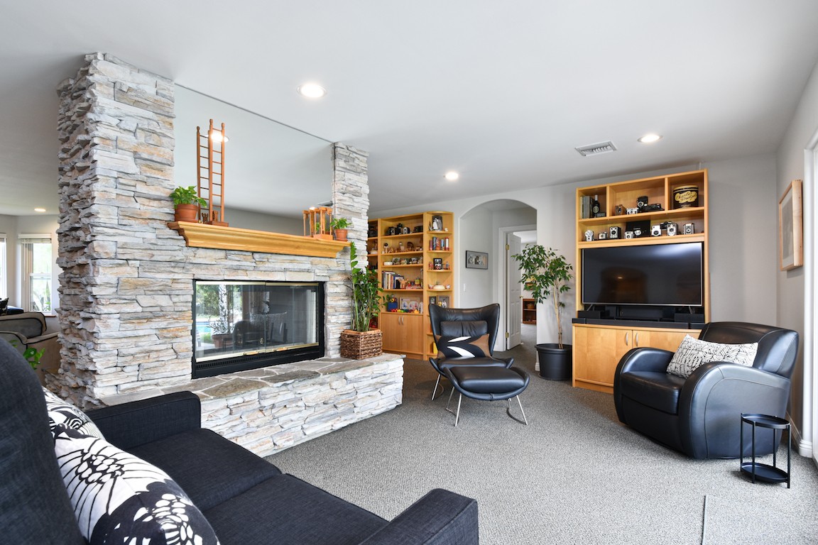 Elfyer - Woodland Hills, CA House - For Sale