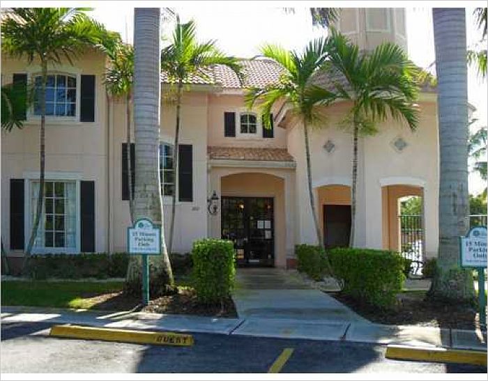 Elfyer - North Lauderdale, FL House - For Sale