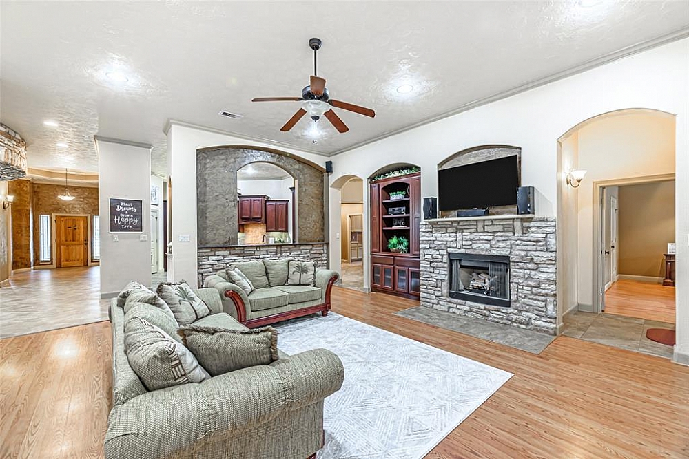 Elfyer - Magnolia, TX House - For Sale